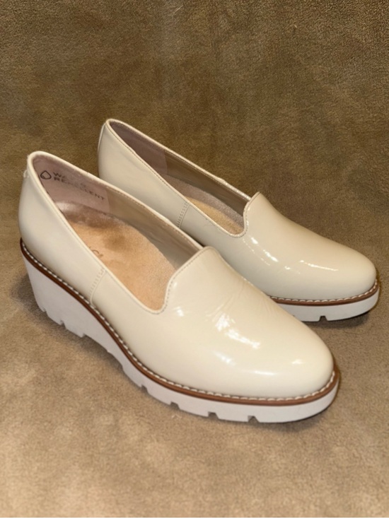 Vionic Shoes - Vionic Cream Patent Platform Loafers